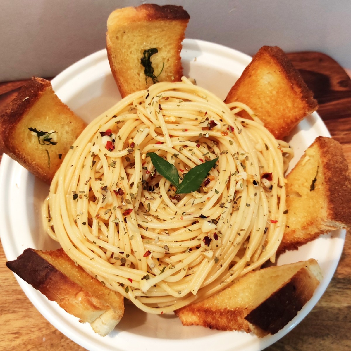Aglio e olio at home | spaghetti recipe